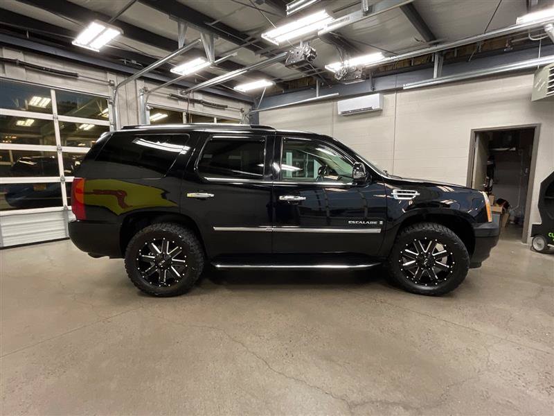 Used 2007 Cadillac Escalade AWD w/ Information Package image 6