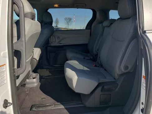 Used 2024 Toyota Sienna XLE image 12