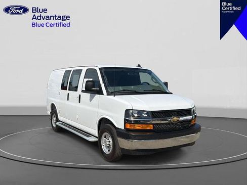 Used 2025 Chevrolet Express 2500 w/ Driver Convenience Package RWD image 4
