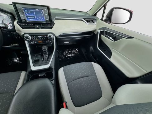 Used 2021 Toyota RAV4 XLE w/ Convenience Package AWD/4WD image 16
