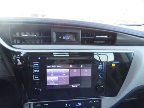 Used 2018 Toyota Corolla LE image 19