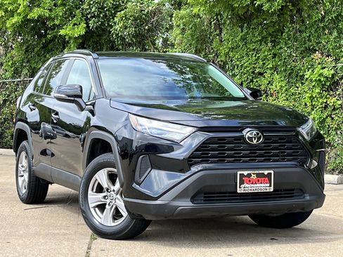 Used 2024 Toyota RAV4 XLE FWD image 2