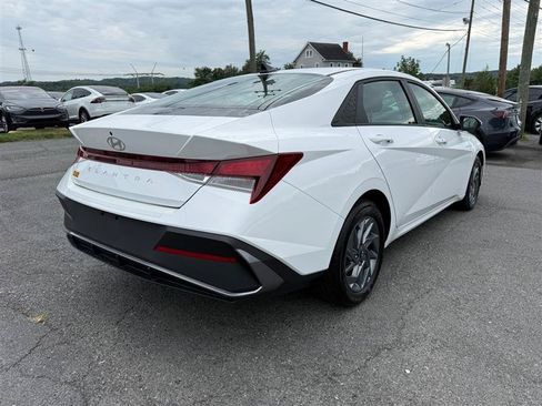 Used 2024 Hyundai Elantra SEL FWD image 5
