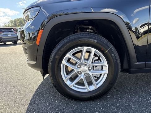 New 2025 Jeep Grand Cherokee L Laredo w/ Luxury Tech Group I image 10