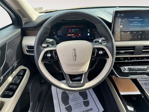 New 2025 Lincoln Corsair Reserve image 12