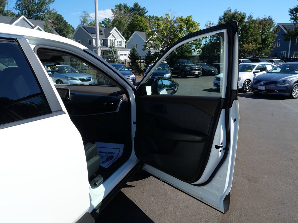 Used 2023 Nissan Rogue S AWD/4WD image 19