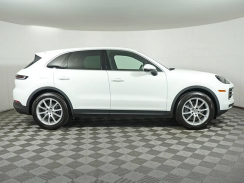 Certified 2024 Porsche Cayenne w/ Premium Package AWD/4WD image 8