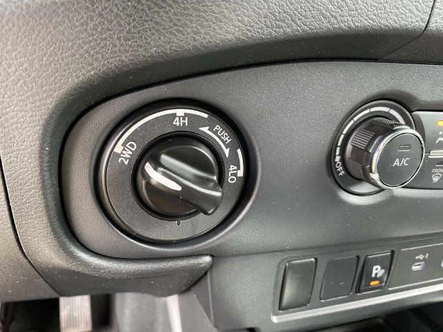 Used 2023 Nissan Frontier SV w/ Technology Package AWD/4WD image 11