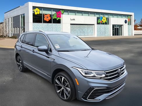 Certified 2024 Volkswagen Tiguan SEL R-Line image 1