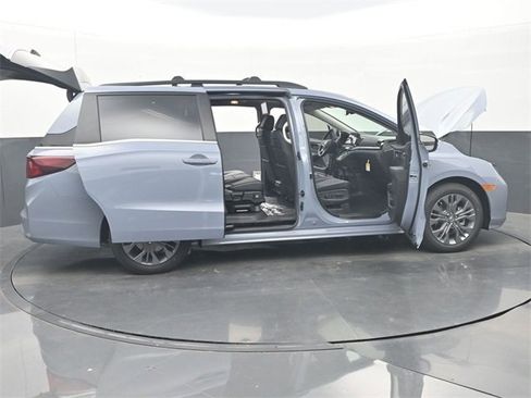 Used 2025 Honda Odyssey Touring image 40