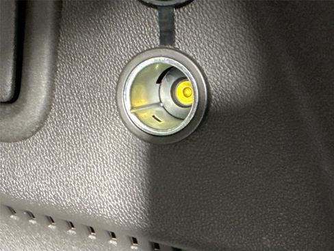 Used 2024 GMC Terrain SLE image 41