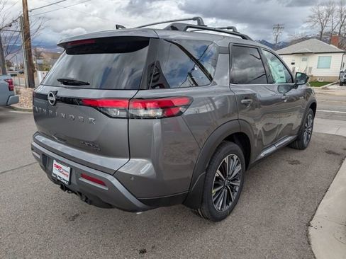 New 2026 Nissan Pathfinder Platinum image 4