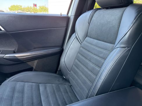 New 2025 Mitsubishi Outlander SE image 9