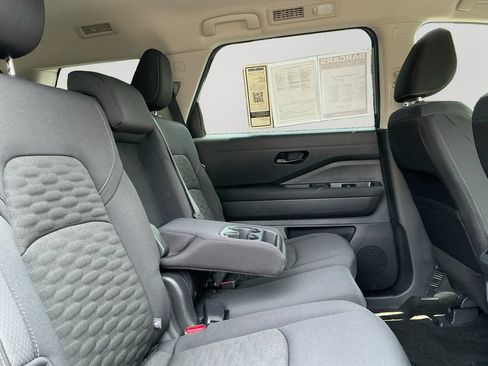 Used 2025 Nissan Pathfinder SV AWD/4WD image 13