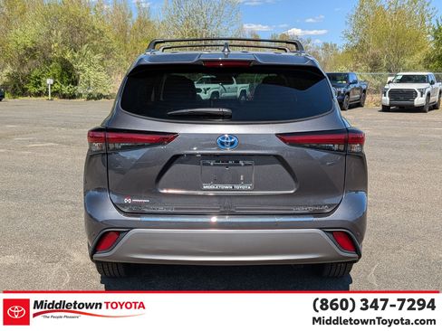 Used 2023 Toyota Highlander Platinum AWD/4WD image 4