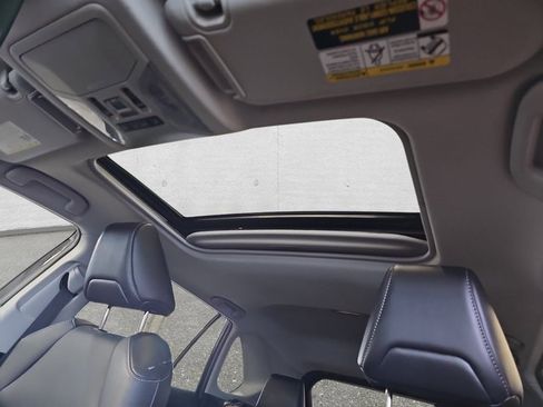 Used 2021 Toyota RAV4 XLE Premium image 29