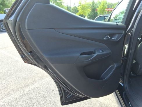 Certified 2023 Chevrolet Bolt EUV LT w/ Comfort Package FWD image 17