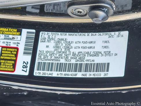 Used 2017 Toyota Tacoma Limited w/ Tow Package image 17