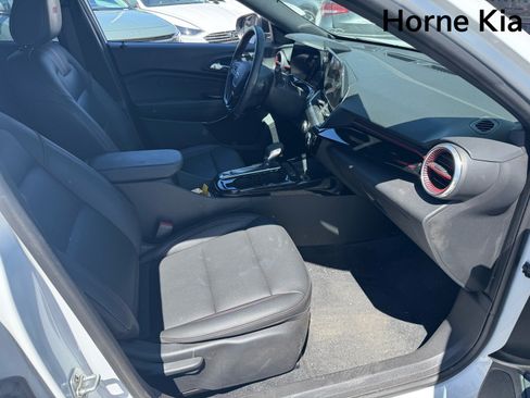 Used 2024 Chevrolet Trax RS w/ Sunroof Package FWD image 24