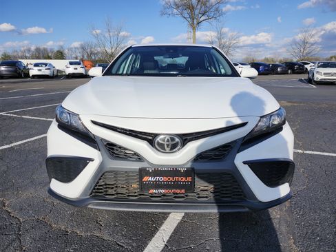 Used 2022 Toyota Camry SE image 10