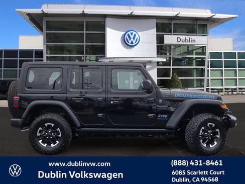 Used 2025 Jeep Wrangler Unlimited Rubicon 4xe w/ Safety Group AWD/4WD image 3