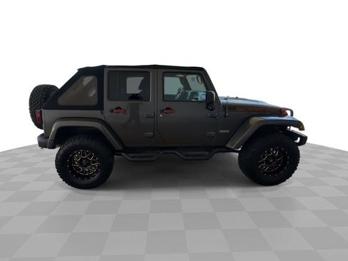 Used 2017 Jeep Wrangler Unlimited Rubicon AWD/4WD image 9