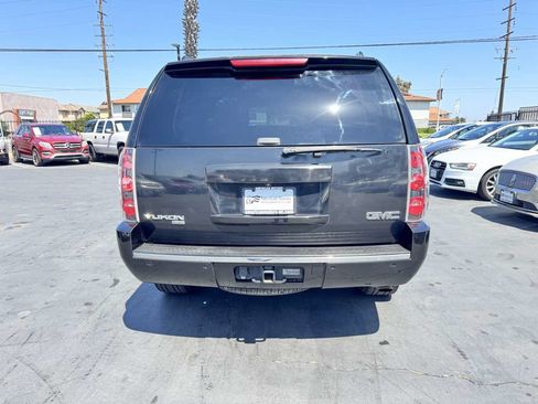 Used 2011 GMC Yukon Denali RWD image 3