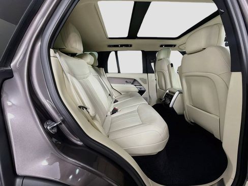 Certified 2025 Land Rover Range Rover SE AWD/4WD image 31