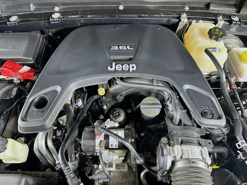 Used 2021 Jeep Wrangler Sport S image 31