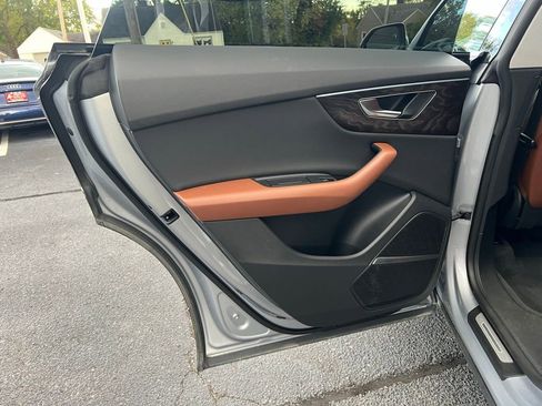 Used 2022 Audi Q8 Premium Plus w/ Premium Plus Package image 20