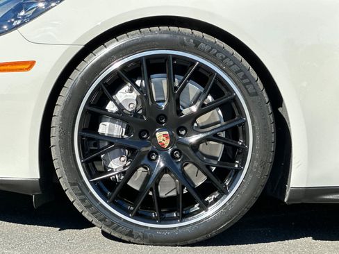 Used 2021 Porsche Panamera image 30