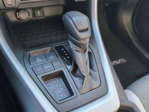 Used 2020 Toyota RAV4 XLE image 15