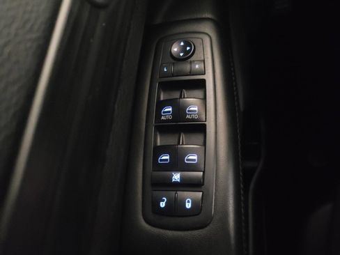 Used 2019 Jeep Grand Cherokee Laredo w/ 18" Wheel & 8.4" Radio Group RWD image 27