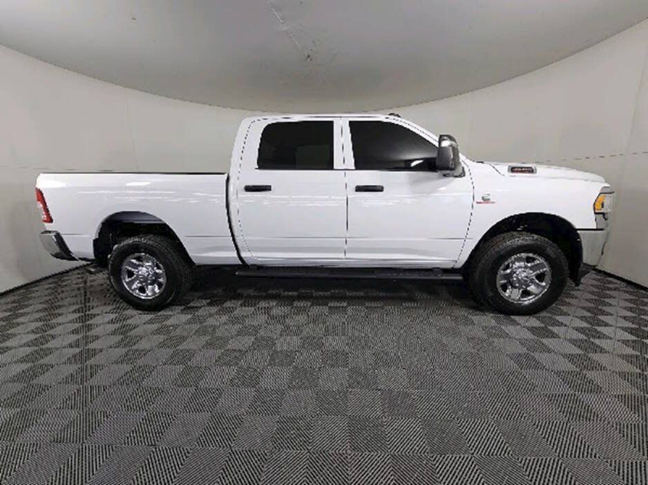 Used 2024 RAM 2500 Tradesman w/ Chrome Appearance Group AWD/4WD image 11