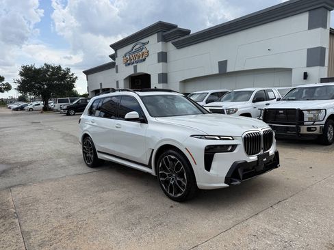 Used 2024 BMW X7 xDrive40i w/ M Sport Package AWD/4WD image 2