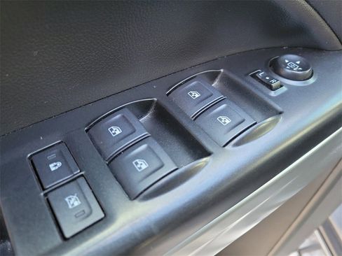 Used 2022 Chevrolet Colorado LT w/ LT Convenience Package image 15