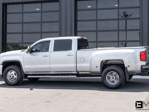 Used 2018 GMC Sierra 3500 SLT w/ Duramax Plus Package AWD/4WD image 5