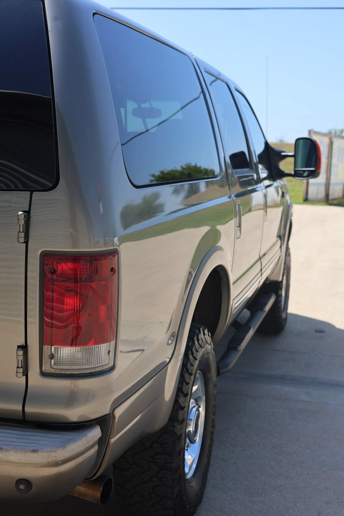 Used 2004 Ford Excursion Limited AWD/4WD image 5