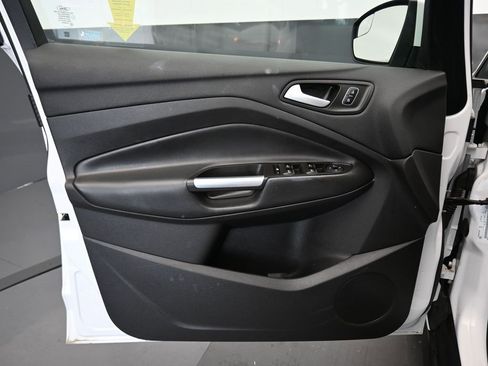 Used 2017 Ford C-MAX SE image 9