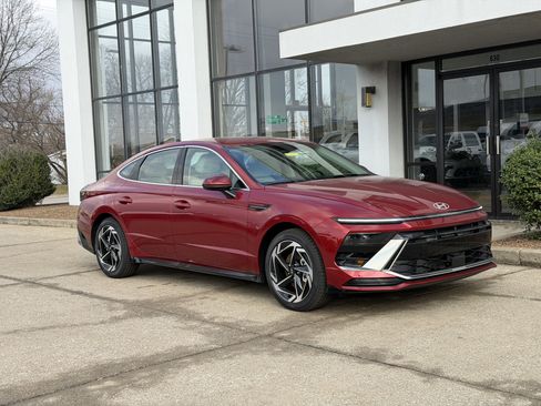 New 2026 Hyundai Sonata SEL FWD image 2