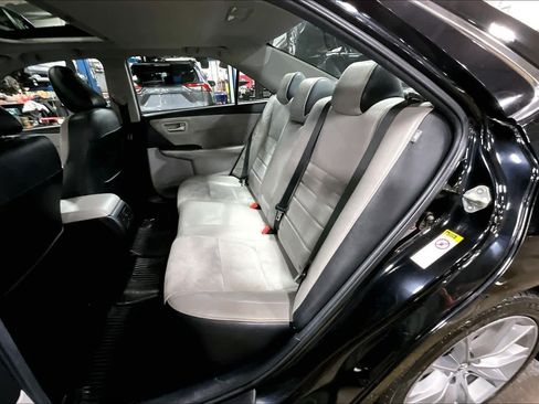Used 2015 Toyota Camry XSE image 19