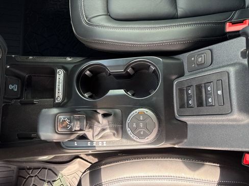 Used 2025 Ford Bronco Outer Banks AWD/4WD image 16
