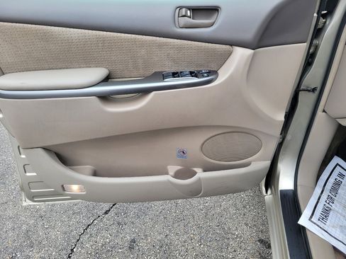 Used 2010 Toyota Sienna LE image 18