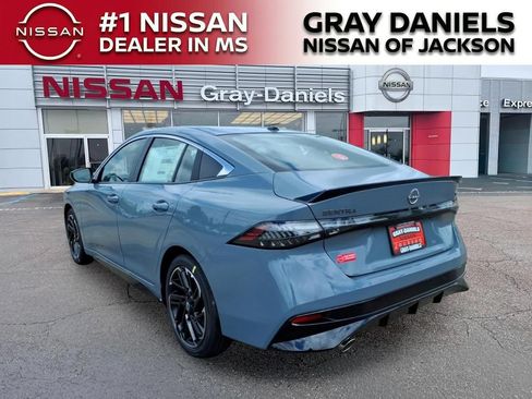 New 2026 Nissan Sentra SR w/ Floor Mat Package FWD image 5