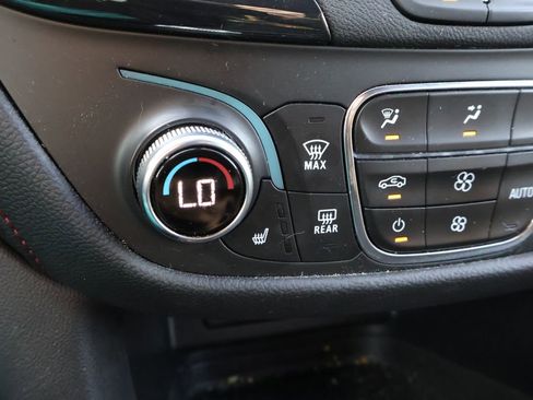 Used 2022 Chevrolet Equinox RS w/ RS Leather Package image 27