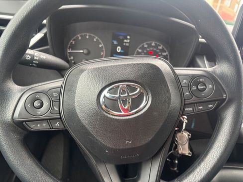 Used 2025 Toyota Corolla LE image 25