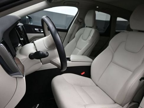 Used 2022 Volvo XC60 B5 Momentum w/ Advanced Package AWD/4WD image 10