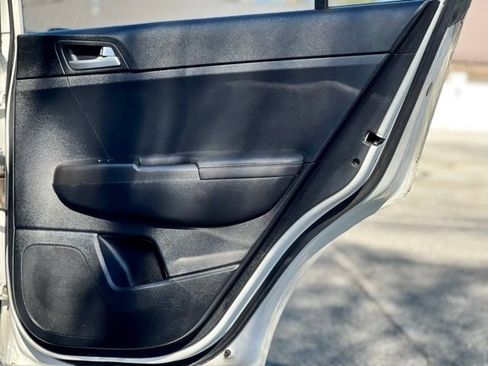 Used 2021 Kia Sportage LX image 17