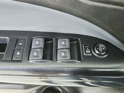 Used 2021 Chevrolet Colorado Z71 AWD/4WD image 10