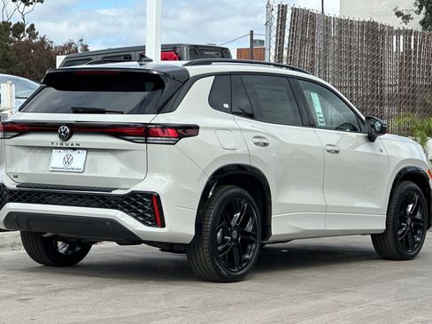 New 2026 Volkswagen Tiguan SE R-Line image 5